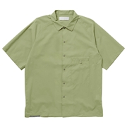 軽くて涼しい半袖シャツ